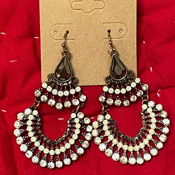 Beautiful bling dangle hook earrings - Picture 6 of 10